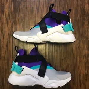 NIKE HUARACHE CITY💙🤍